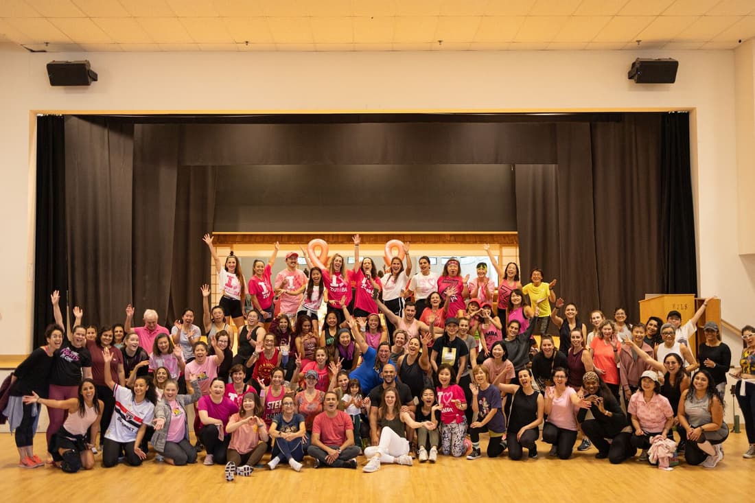 The whole room gathered on and around the stage for the 2025 group photo